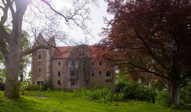 Doi români au jefuit un castel din Germania, la sugestia unui comerciant de aur: ce pedeapsă au primit