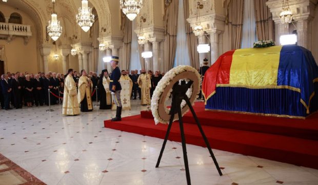 Explicațiile unui preot despre slujba religioasă de la înmormântarea lui Ion Iliescu: „Biserica nu judecă, Biserica se roagă”