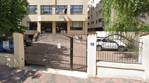 CNSAS, locul unde sinecurile politice depășesc 500.000 de euro, plus privilegii, deși Bolojan a cerut reducerea cheltuielilor statului. Ce salarii au