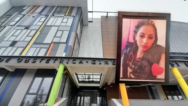 Cazul revoltător al tinerei însărcinate, moartă la o maternitate din Timișoara. Mama fetei acuză: „Mi-au zis că n-are nimic. Mi-au dat-o acasă”