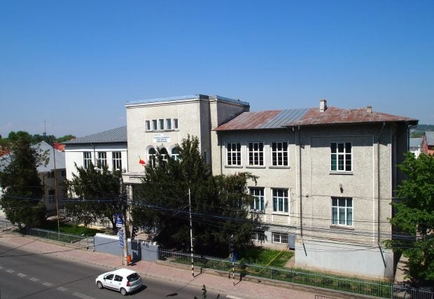 Datele personale a peste 200 de foşti elevi de liceu din Târgovişte au fost scurse pe internet