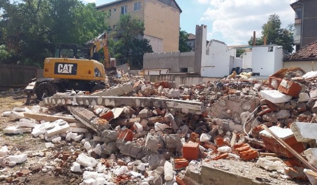 Primăria Oradea demolează case cumpărate cu 630.000 de euro, pentru a construi parcări