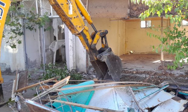 Construcții ridicate ilegal la Ploiești, demolate de buldozerele primăriei: „Aducem din nou la lumină arena Teleajen”
