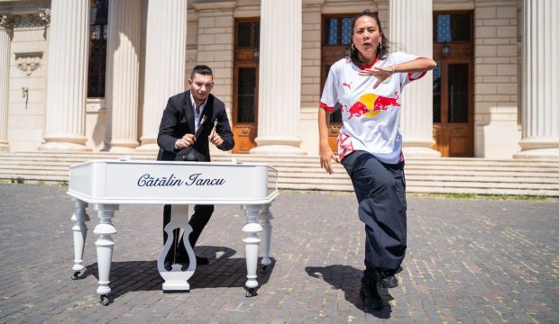 Ce se întâmplă când o campioană mondială la popping dansează pe muzică de țambal: „Două lumi diferite”! Clipul video care s-a viralizat pe internet