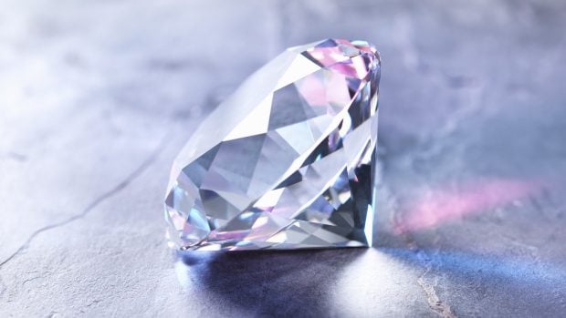 O femeie a vrut să-și găsească propriul diamant pentru inelul de logodnă și a căutat o lună într-un crater din SUA