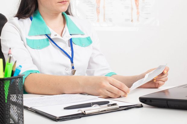 Județul în care numărul de concedii medicale a scăzut spectaculos cu 70% în primele șase luni ale anului comparativ cu 2024: „Medicii sunt speriați”