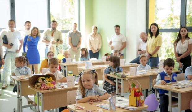 Jumătate din români spun că școala a funcționat mai bine în comunism, iar 75% sunt nemulțumiți de sistemul educațional