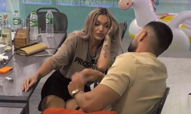 Ella Vișan, prima reacție după ce s-a lăsat ispitită de Teo Costache la Insula Iubirii 2025: „Îmi este rușine! Alcoolul și-a spus cuvântul”. Ce a sfătuit-o terapeuta să facă