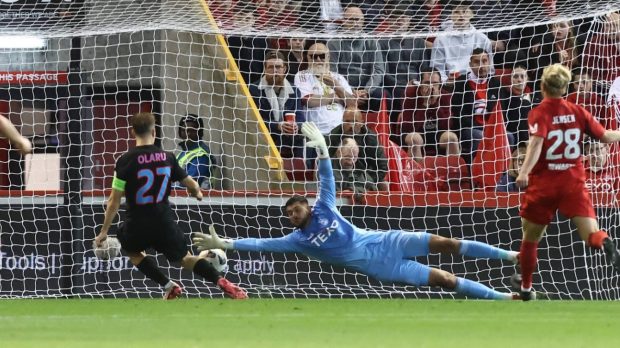 FCSB, egalată de Aberdeen în prelungiri, în play-off-ul Europa League, după ce a jucat în inferioritate. Calificarea se decide la București