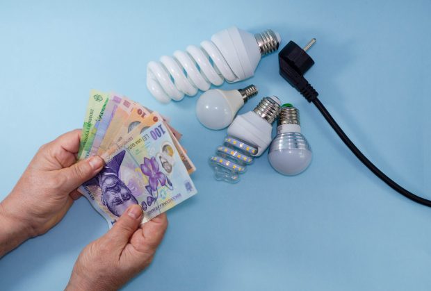 Milioane de români pot cere online banii de la stat pentru plata facturii la energie