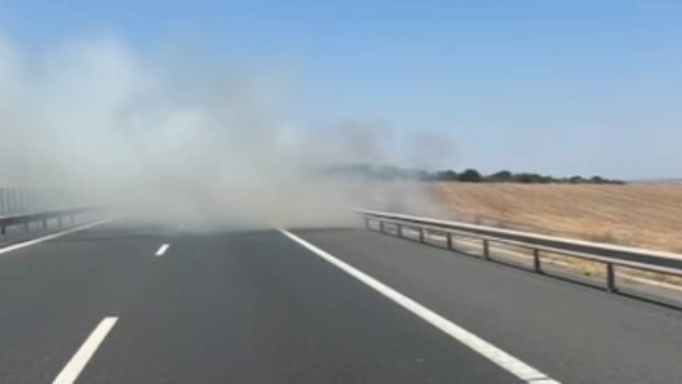 Trafic deviat pe Autostrada Soarelui, spre București, din cauza unui incendiu de vegetație