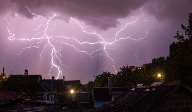 Avertizare nowcasting cod portocaliu de ploi, grindină și descărcări electrice. Lista localităților vizate de fenomene meteo extreme