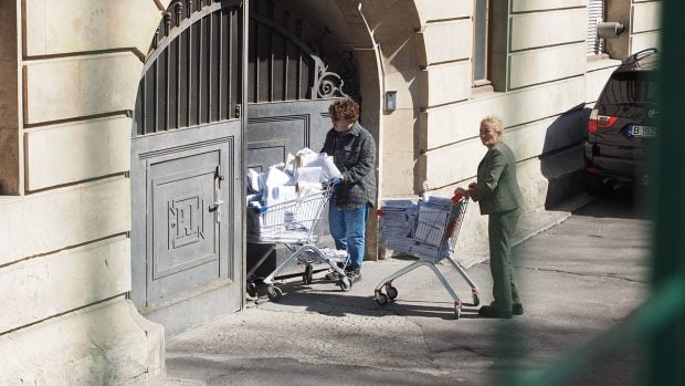Ce salarii primesc grefierii, categoria profesională care ține în spate sistemul judiciar din România. Venitul net declarat pornește de la 3.500 de lei