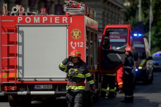 Incendiu în complexul Dragonul Roșu din București. Sunt degajări mari de fum