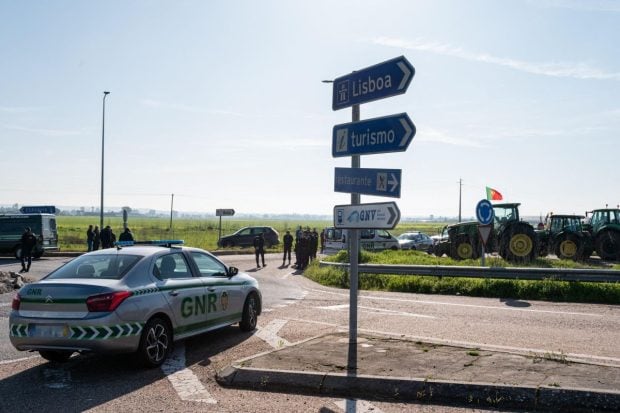 Țara în care poliția merge cu Ferrari 488 GTB și Porsche 911 Carrera, dar nu le poate folosi pentru urmăriri