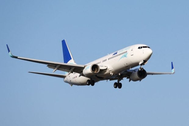 Un Boeing 737 a aterizat de urgență, după ce o explozie a zguduit avionul. „Încă îmi tremură picioarele”