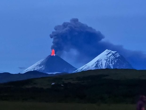 Vulcanul Kliucevskoi din Kamceatka a erupt din nou, aruncând lavă şi cenușă la o înălțime de 6,5 kilometri