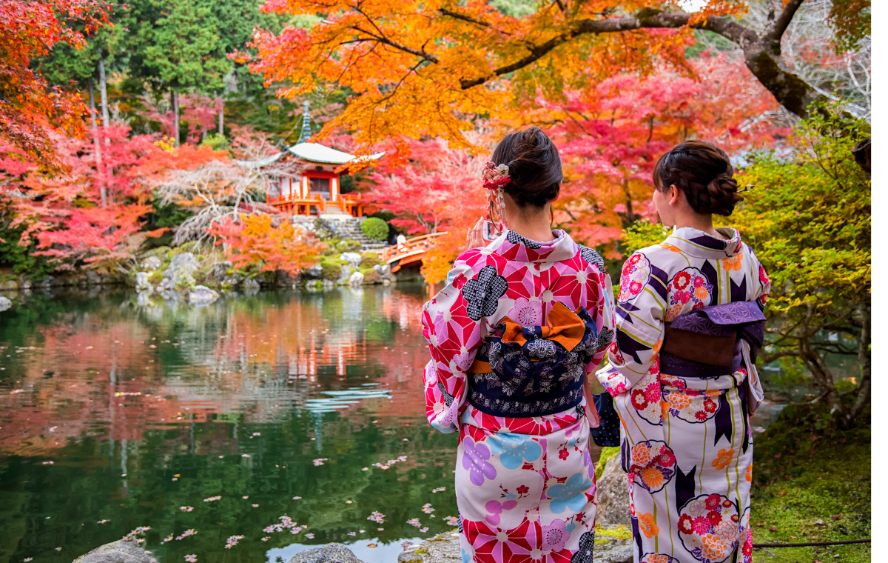 Japonia în culorile toamnei – o experiență de neuitat între tradiție și modernitate