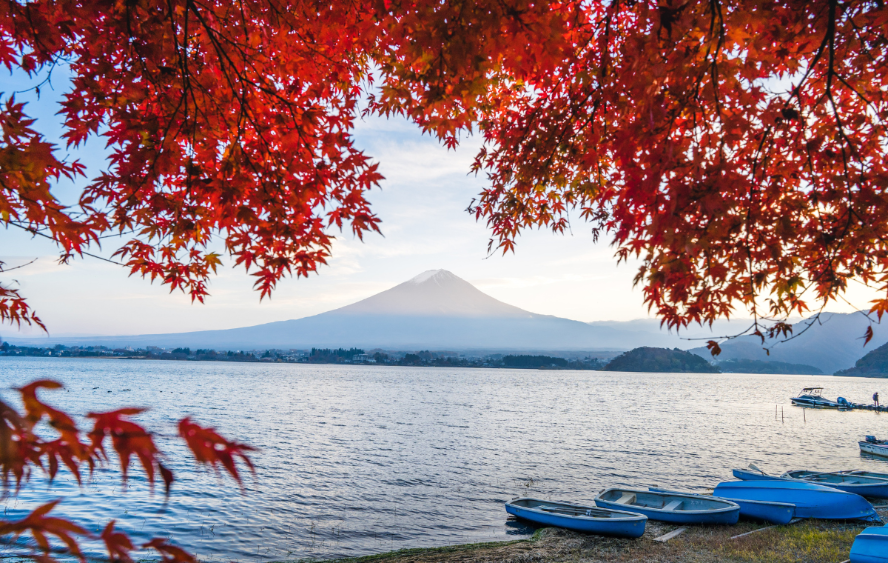 Japonia de toamnă: o călătorie de poveste printre culorile naturii și frumusețea tradițiilor