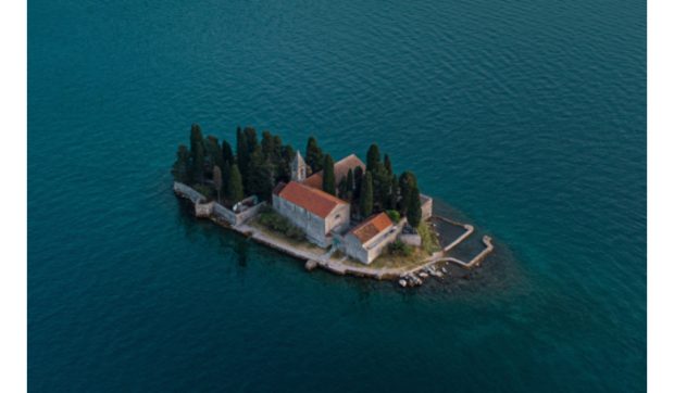 Muntenegru – o perlă a Adriaticii pe care merită să o descoperi la final de sezon