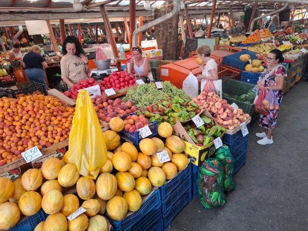 Experiment Libertatea. Cum sunt preţurile la alimente în Bulgaria faţă de România, în pieţe şi la hipermarket. Marile surprize de la raft
