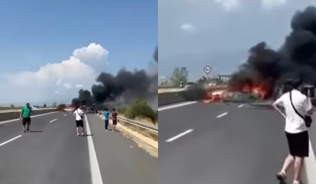 Trei persoane au murit arse, după ce un camion a intrat în două mașini, în drum spre feribotul către Thassos, insulă preferată de români