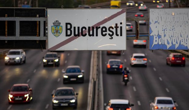 Misterul din spatele unui megacontract cu Primăria București. Administratorul firmei câștigătoare are 79 de ani și a fost angajat până împlinește 176