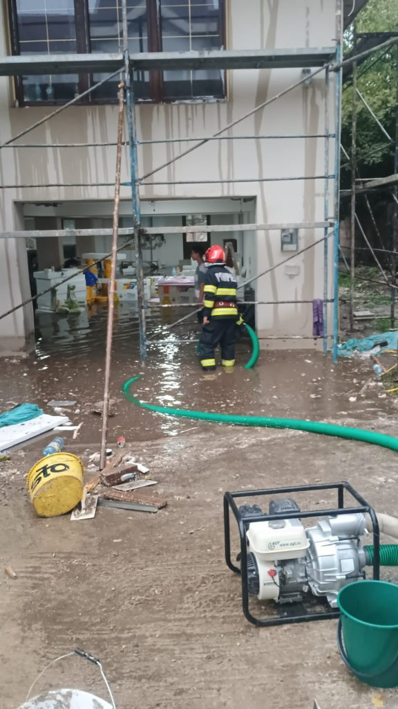interventie pompieri inundatii furtuna 17 august 2025 1