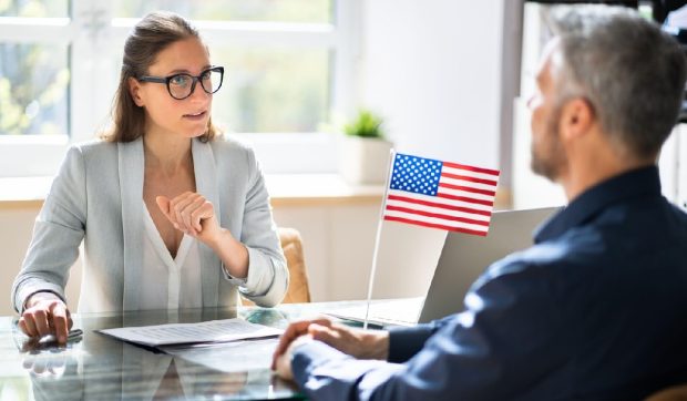 Schimbări în acordarea vizelor pentru Statele Unite ale Americii, începând de marţi. Care sunt condiţiile pentru a scăpa de interviu