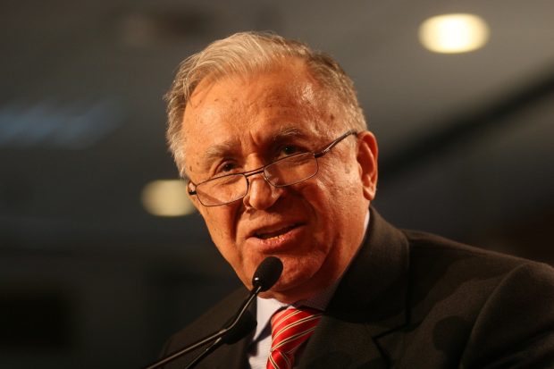 Ce conțineau pachetele date de pomană la înmormântarea lui Ion Iliescu. Zeci de persoane au participat la funeralii