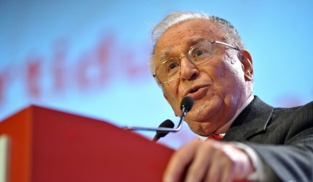 Care este treaba cu Ion Iliescu