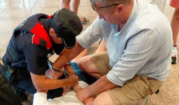 Un jandarm român, care se afla în concediu în Barcelona, a prins un fugar în aeroport