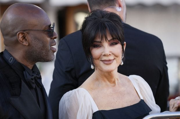 Șase degete la picior? O poză cu Kris Jenner naște noi controverse în familia Kardashian