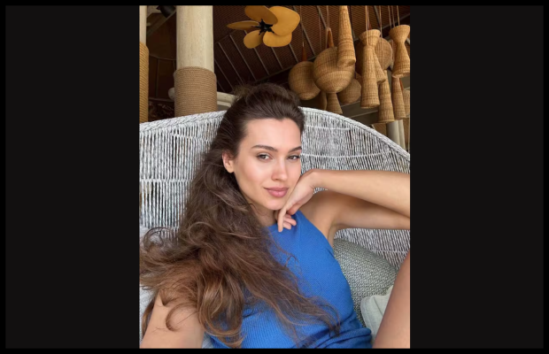 O fostă concurentă Miss Univers a murit după ce mașina în care se afla a lovit un elan