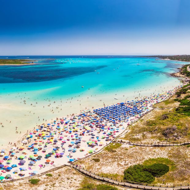 7.000 de euro sau 6 luni de închisoare: O destinație turistică populară interzice castelele de nisip și pantofii zgomotoși