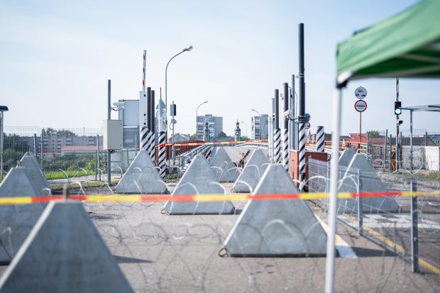 Lituania a instalat „dinţi de dragon” la frontiera cu enclava rusă Kaliningrad: „O măsură de precauţie”