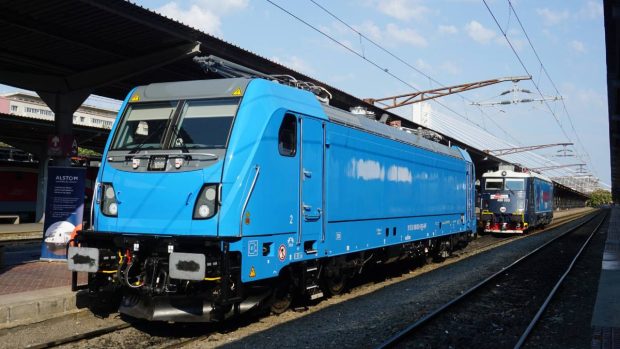 Prima locomotivă electrică Alstom Traxx a ajuns în România. Cum arată și când ar putea tracta primul tren de călători
