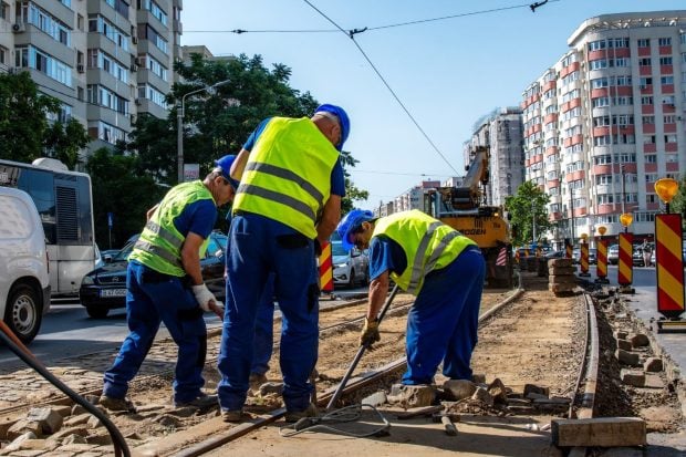 Au început lucrările de modernizare a liniei de tramvai de pe Bulevardul Chișinău din București. Când va fi finalizat proiectul