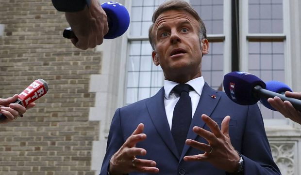 Putin este „un căpcăun”, spune Macron. Președintele francez și premierul britanic conduc ședința „Coaliției de voință” la care participă și Nicușor Dan