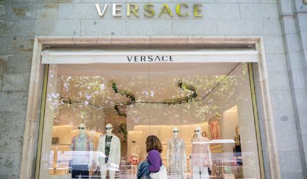 Gucci, Chanel, Versace sau Burberry renunță la „luxul discret”. Care este motivul