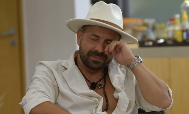 Imagine Stire Marian Grozavu de la Insula Iubirii 2025 a refuzat să se vadă cu Radu Vâlcan și apoi a izbucnit în lacrimi: „Nu cred nimic” | 2review.ro