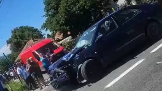 Doi tineri din Cluj au ajuns la spital după ce un șofer le-a tăiat calea în trafic, în Hunedoara