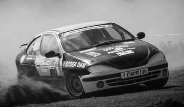Pilotul Dan Bodea a fost ucis de o roată de la unul dintre vehiculele participante la cursa Autocross de la Câmpulung. Avea 50 de ani
