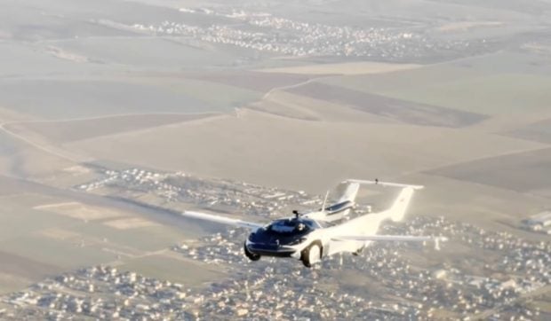 Mașină zburătoare care se poate transforma din automobil în avion în doar trei minute. Prețul nu e chiar unul mic