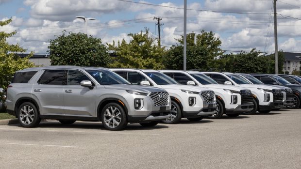 Piața auto din România în aprilie 2026: creștere a mașinilor electrificate și scăderea modelelor pe combustibili tradiționali