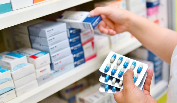 Peste 10 milioane de pacienți români vor plăti sute de lei în plus pe medicamente, în urma deciziilor Guvernului