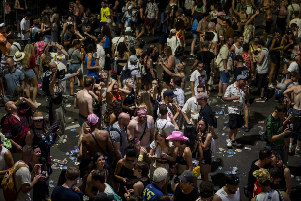 800 de mii de oameni, mult alcool, droguri și spitalizări: așa a arătat mega petrecerea Street Parade din Elveția