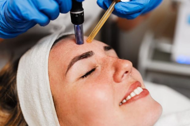 Microneedling: eficiență și rezultate rapide pentru un ten perfect