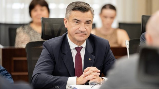 Mihai Chirica, răspuns șocant în ședința Primăriei Iași: „Să vă duceți să hrăniți urșii. Sfatul meu este să fumați și să beți puțin”