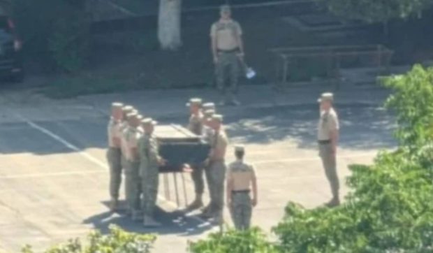 Militari din București, surprinși în timp ce fac repetiții pentru înmormântarea lui Ion Iliescu